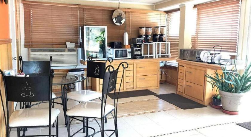 Americas Best Value Inn & Suites Macon At Sunset Dr Екстериор снимка
