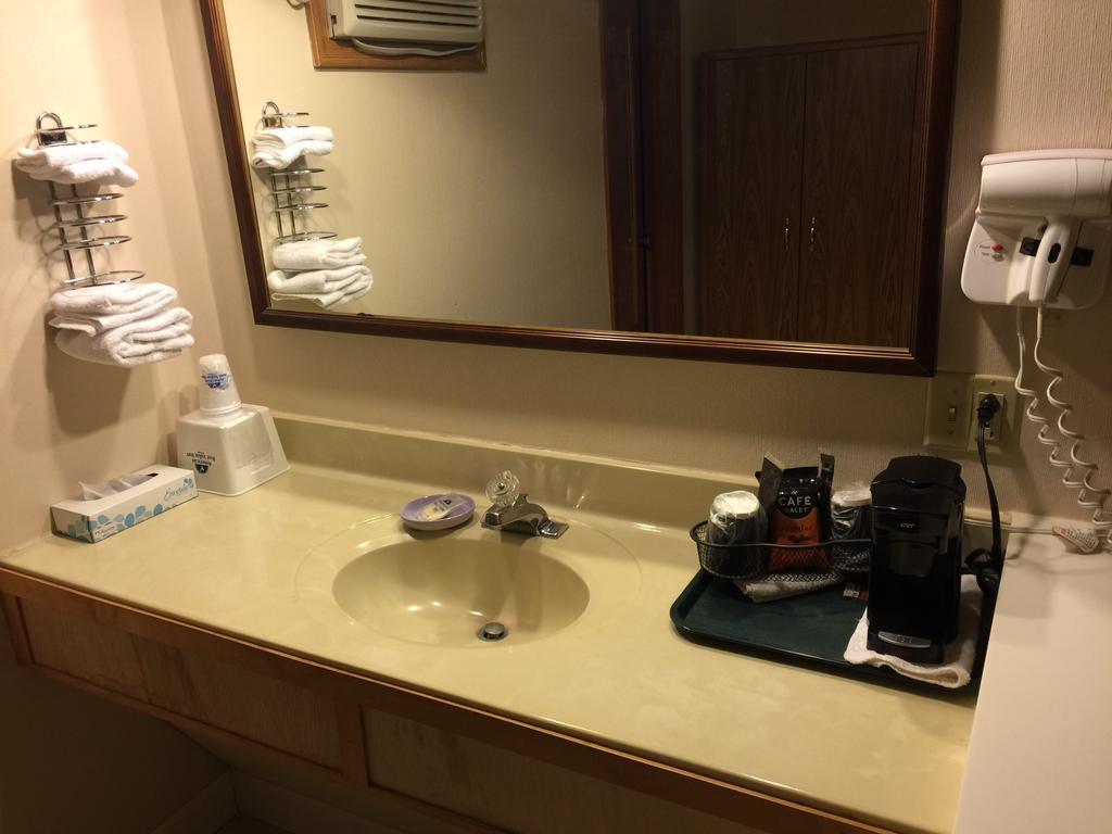 Americas Best Value Inn & Suites Macon At Sunset Dr Екстериор снимка