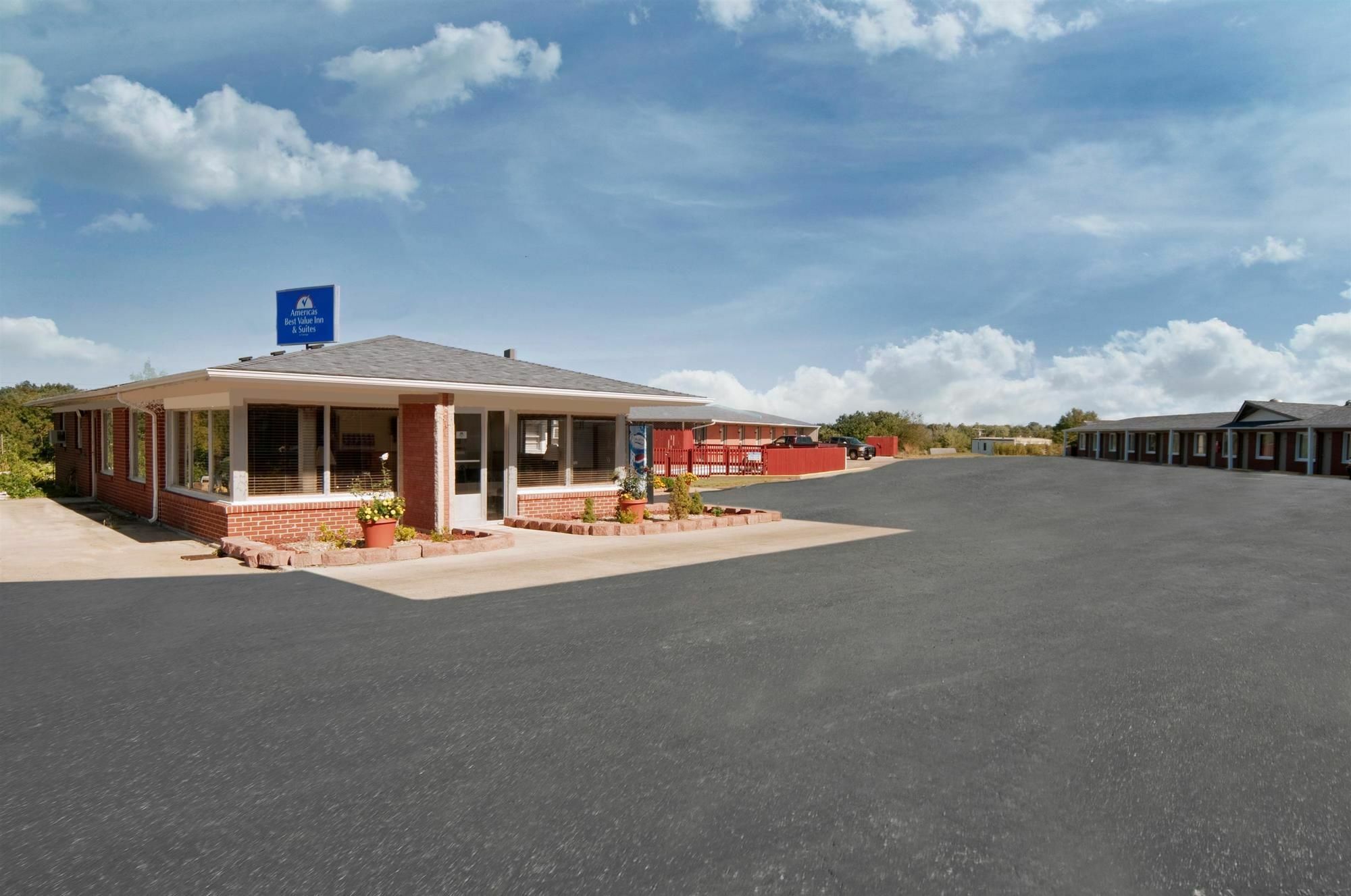 Americas Best Value Inn & Suites Macon At Sunset Dr Екстериор снимка
